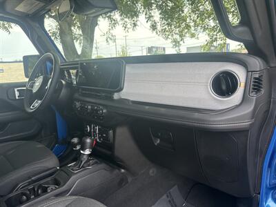 2025 Jeep Wrangler Sahara   - Photo 22 - Dallas, TX 75252