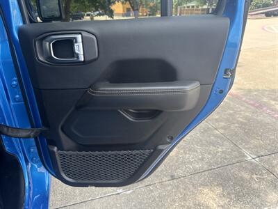 2025 Jeep Wrangler Sahara   - Photo 20 - Dallas, TX 75252
