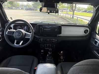 2025 Jeep Wrangler Sahara   - Photo 19 - Dallas, TX 75252