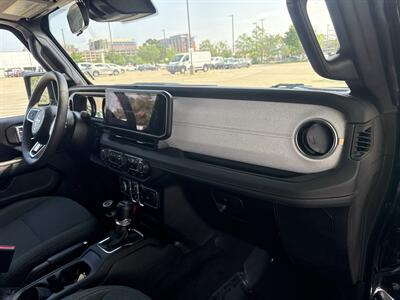2025 Jeep Wrangler Sahara   - Photo 20 - Dallas, TX 75252