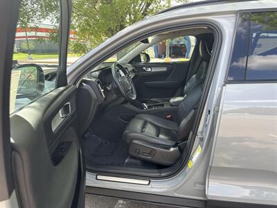 2025 Volvo XC40 B5 Plus Dark Theme   - Photo 17 - Dallas, TX 75252