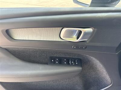 2025 Volvo XC40 B5 Plus Dark Theme   - Photo 11 - Dallas, TX 75252