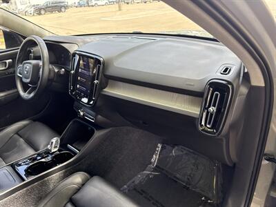2025 Volvo XC40 B5 Plus Dark Theme   - Photo 23 - Dallas, TX 75252