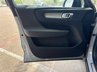 2025 Volvo XC40 B5 Plus Dark Theme   - Photo 10 - Dallas, TX 75252