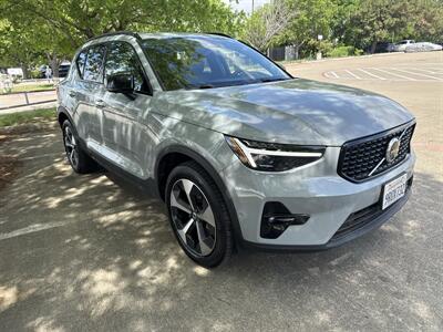2025 Volvo XC40 B5 Plus Dark Theme   - Photo 9 - Dallas, TX 75252