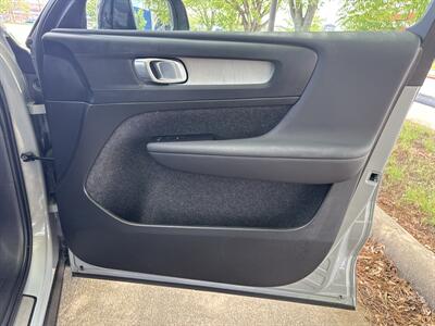 2025 Volvo XC40 B5 Plus Dark Theme   - Photo 13 - Dallas, TX 75252