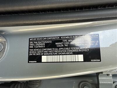 2025 Volvo XC40 B5 Plus Dark Theme   - Photo 39 - Dallas, TX 75252