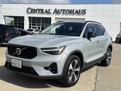 2025 Volvo XC40 B5 Plus Dark Theme SUV