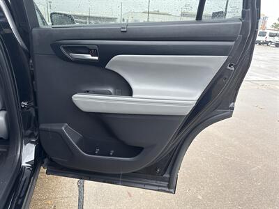 2024 Toyota Highlander LE   - Photo 13 - Dallas, TX 75252