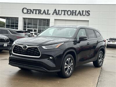 2024 Toyota Highlander LE   - Photo 1 - Dallas, TX 75252