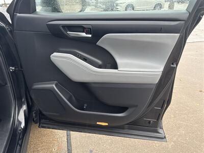 2024 Toyota Highlander LE   - Photo 14 - Dallas, TX 75252