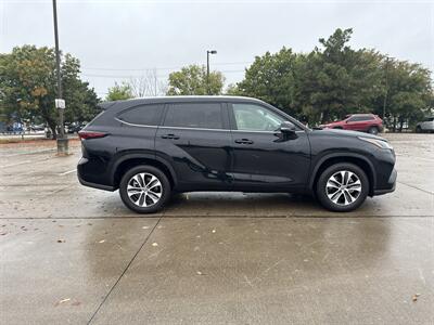 2024 Toyota Highlander LE   - Photo 8 - Dallas, TX 75252