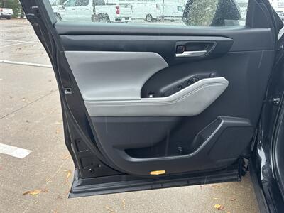 2024 Toyota Highlander LE   - Photo 10 - Dallas, TX 75252