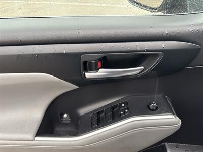 2024 Toyota Highlander LE   - Photo 11 - Dallas, TX 75252