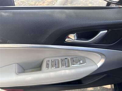 2023 Genesis G70 2.0T   - Photo 14 - Dallas, TX 75252