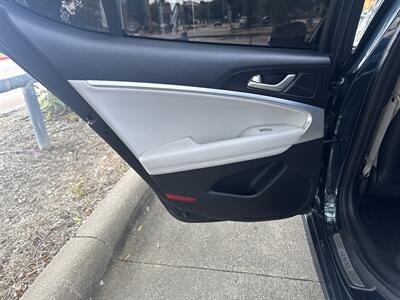 2023 Genesis G70 2.0T   - Photo 15 - Dallas, TX 75252
