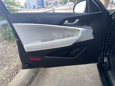 2023 Genesis G70 2.0T   - Photo 13 - Dallas, TX 75252