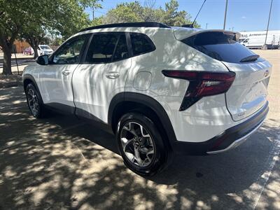 2025 Chevrolet Trax LT   - Photo 5 - Dallas, TX 75252