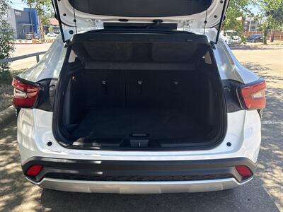 2025 Chevrolet Trax LT   - Photo 15 - Dallas, TX 75252