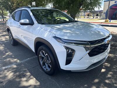 2025 Chevrolet Trax LT   - Photo 9 - Dallas, TX 75252