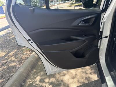 2025 Chevrolet Trax LT   - Photo 11 - Dallas, TX 75252