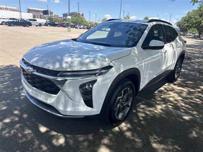 2025 Chevrolet Trax LT   - Photo 3 - Dallas, TX 75252
