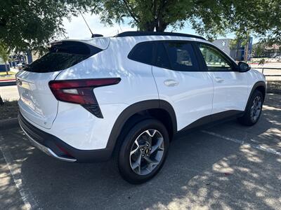 2025 Chevrolet Trax LT   - Photo 7 - Dallas, TX 75252