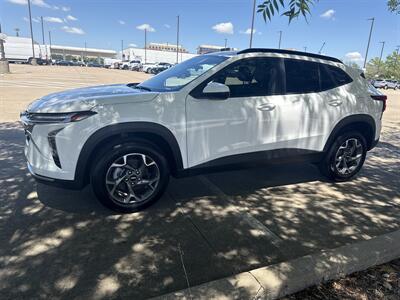 2025 Chevrolet Trax LT   - Photo 4 - Dallas, TX 75252