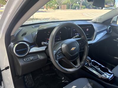 2025 Chevrolet Trax LT   - Photo 18 - Dallas, TX 75252