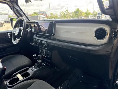2024 Jeep Wrangler Sahara 4xe   - Photo 19 - Dallas, TX 75252