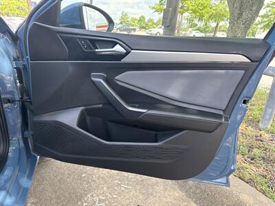 2025 Volkswagen Jetta SE   - Photo 14 - Dallas, TX 75252