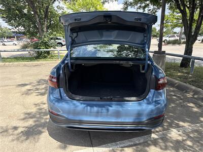 2025 Volkswagen Jetta SE   - Photo 15 - Dallas, TX 75252