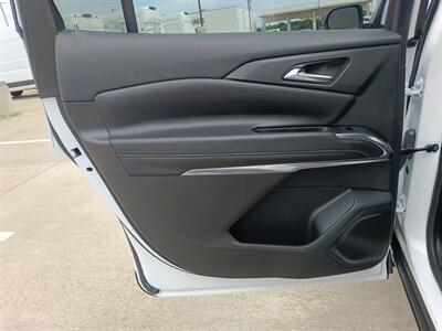 2025 Chevrolet Traverse LT   - Photo 12 - Dallas, TX 75252