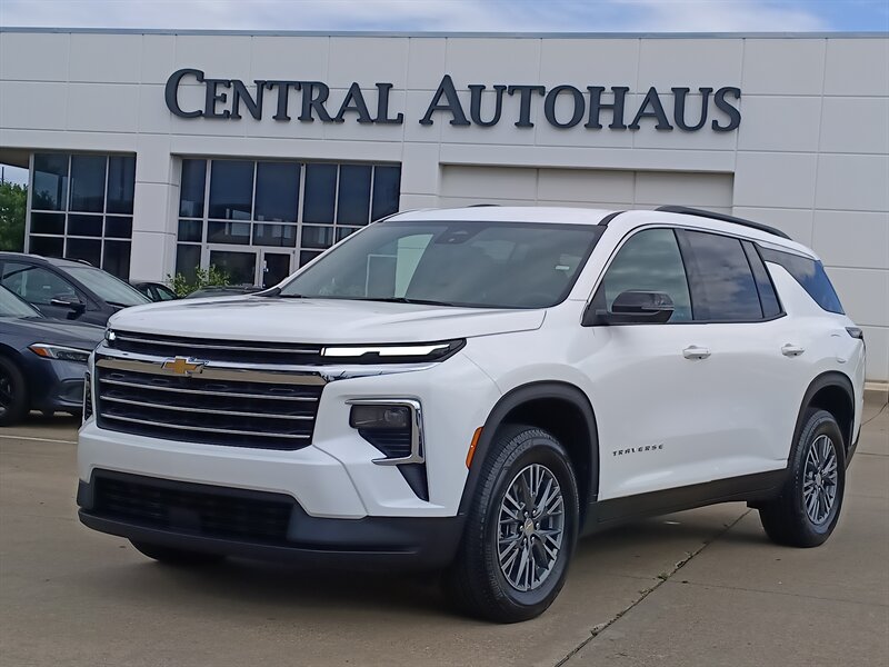 2025 Chevrolet Traverse LT - Photo 1 - Dallas, TX 75252
