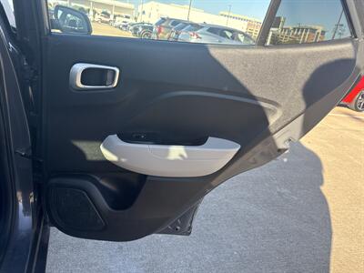 2024 Hyundai VENUE SEL   - Photo 12 - Dallas, TX 75252