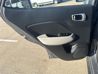 2024 Hyundai VENUE SEL   - Photo 11 - Dallas, TX 75252