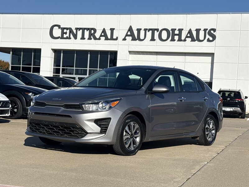 2023 Kia Rio S's photo