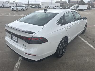2024 Honda Accord Hybrid Sport   - Photo 7 - Dallas, TX 75252