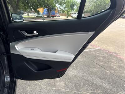 2025 Genesis G70 2.5T Standard   - Photo 12 - Dallas, TX 75252