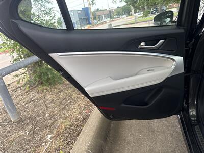 2025 Genesis G70 2.5T Standard   - Photo 11 - Dallas, TX 75252