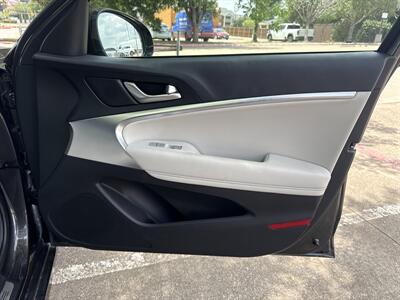2025 Genesis G70 2.5T Standard   - Photo 13 - Dallas, TX 75252