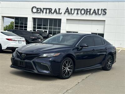2022 Toyota Camry SE   - Photo 1 - Dallas, TX 75252