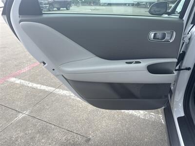 2024 Hyundai IONIQ 6 SEL   - Photo 11 - Dallas, TX 75252