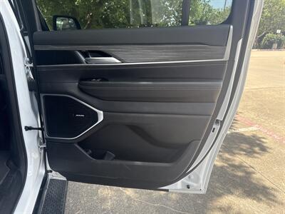 2024 Jeep Wagoneer L Series II   - Photo 12 - Dallas, TX 75252