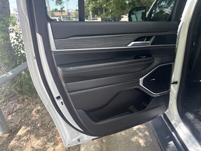 2024 Jeep Wagoneer L Series II   - Photo 10 - Dallas, TX 75252
