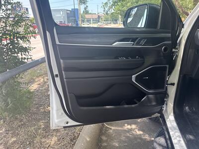 2024 Jeep Wagoneer L Series II   - Photo 11 - Dallas, TX 75252