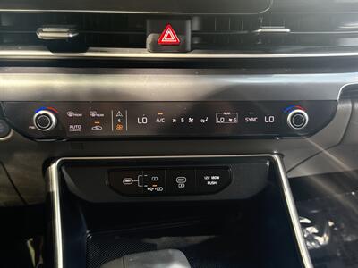 2025 Kia Carnival LX   - Photo 35 - Dallas, TX 75252