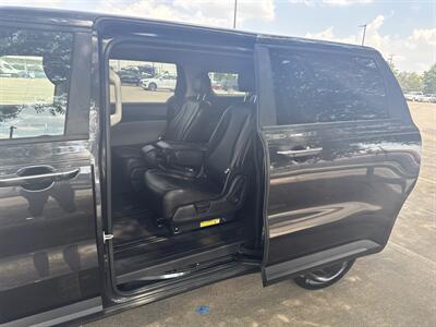 2025 Kia Carnival LX   - Photo 14 - Dallas, TX 75252
