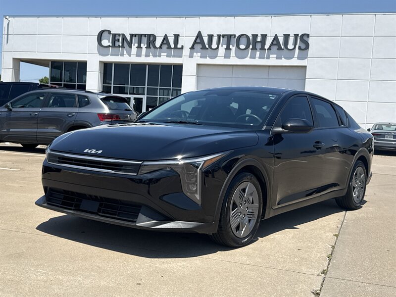 2025 Kia K4 LX AT's photo