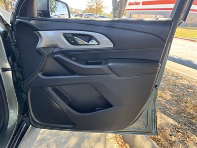 2023 Chevrolet Traverse LT   - Photo 14 - Dallas, TX 75252